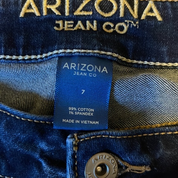 Arizona cropped jeans- juniors size 7, great condition! - Picture 3 of 3